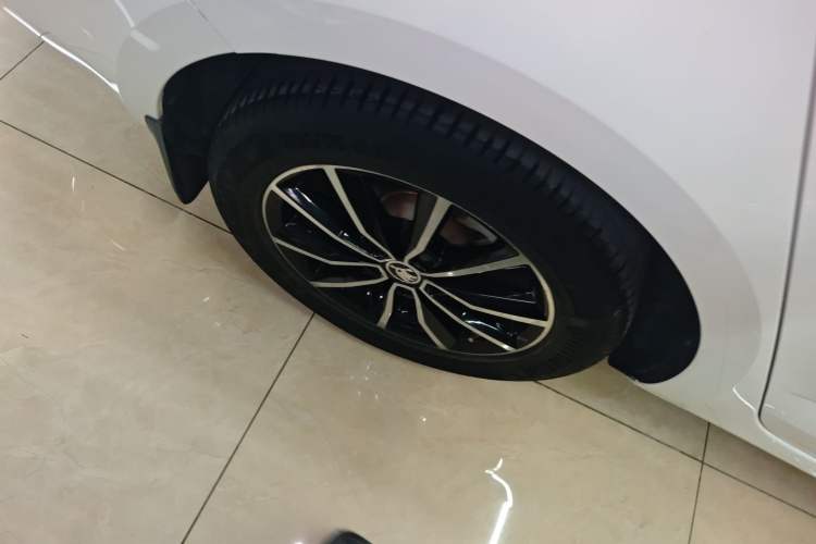 Used Skoda Octavia 2017 1.6L Automatic Smart Drive Edition Right Rear Wheel Hub
