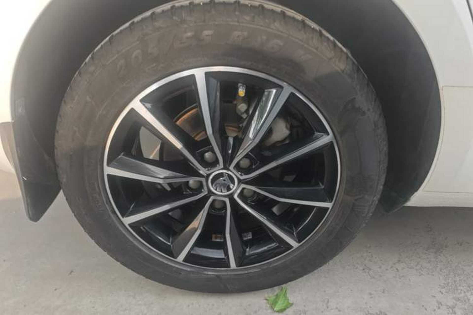 Used Skoda Octavia 2017 TSI280 DSG Smart Drive Edition Right Rear Wheel Hub