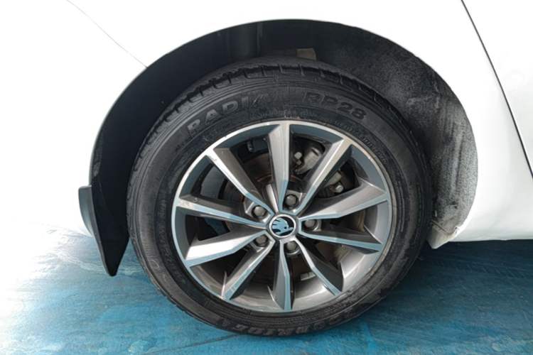 Used Skoda Octavia 2017 1.6L Automatic Chuanxing Edition Right Rear Wheel Hub