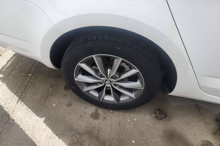 Used Skoda Octavia 2017 1.6L Automatic Chuanxing Edition Right Rear Wheel Hub