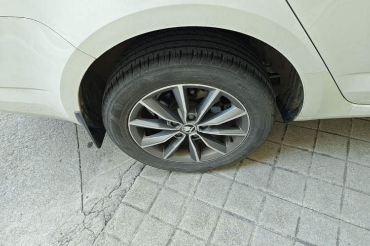 Used Skoda Octavia 2017 1.6L Automatic Chuanxing Edition Right Rear Wheel Hub