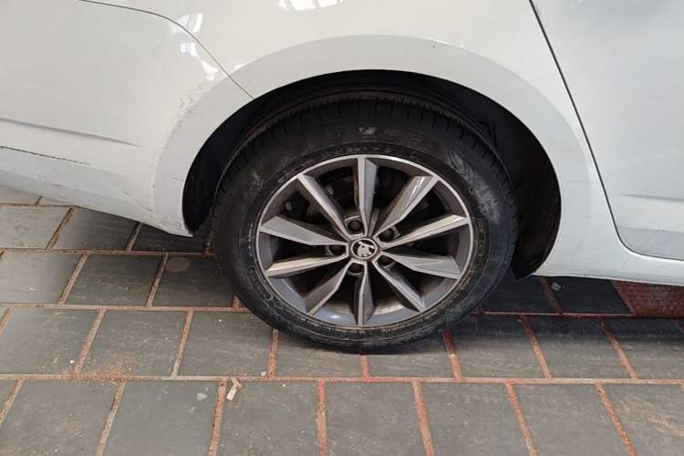 Used Skoda Octavia 2017 1.6L Manual Trend Edition Right Rear Wheel Hub