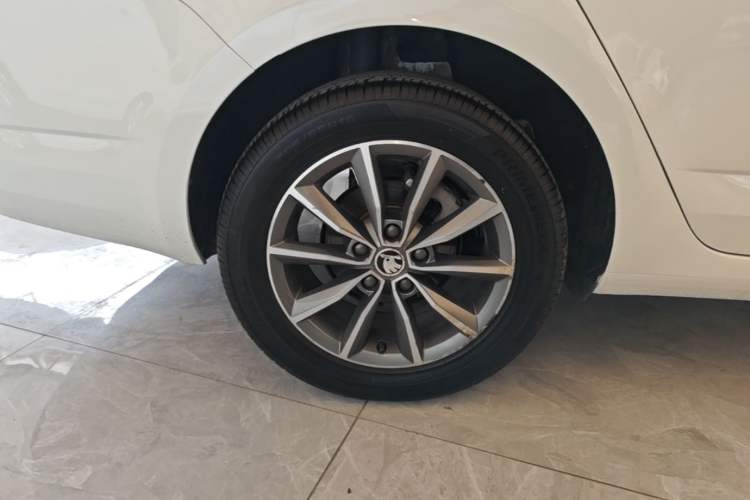 Used Skoda Octavia 2017 1.6L Automatic Chuanxing Edition Right Rear Wheel Hub