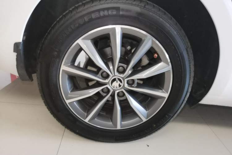Used Skoda Octavia 2017 1.6L Manual Trend Edition Right Rear Wheel Hub