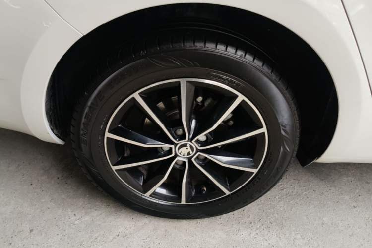 Used Skoda Octavia 2017 TSI280 DSG Smart Drive Edition Right Rear Wheel Hub