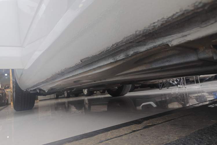 Used Skoda Octavia 2017 1.6L Automatic Front-Wheel Drive Model Right Side Sill
