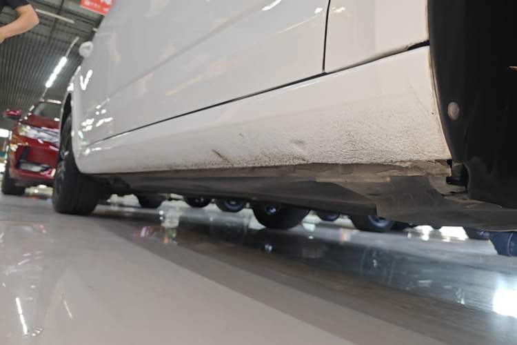 Used Skoda Octavia 2017 1.6L Automatic Smart Drive Edition Right Side Sill
