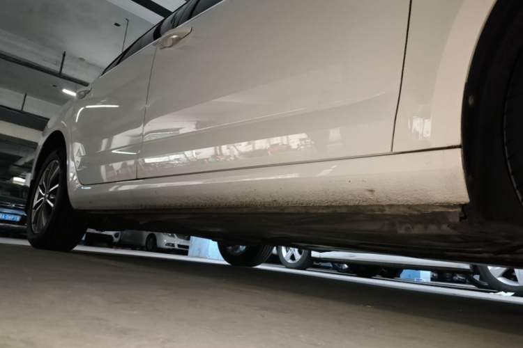 Used Skoda Octavia 2017 1.6L Manual Trend Edition Right Side Sill