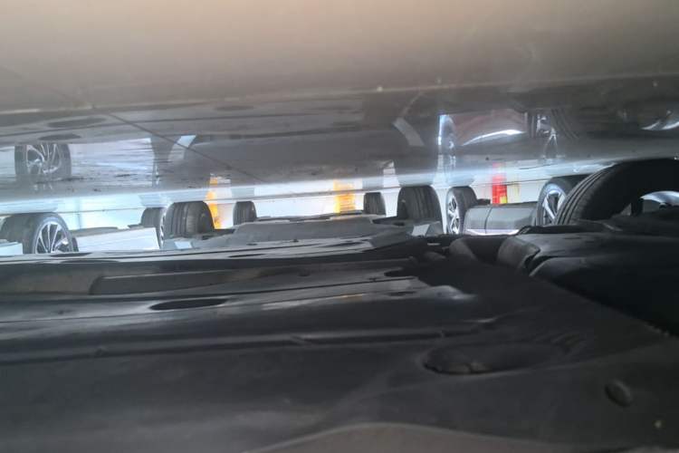 Used Skoda Octavia 2017 1.6L Automatic Smart Drive Edition Right Side Sill