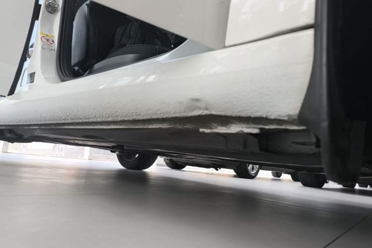 Used Skoda Octavia 2017 TSI280 DSG Smart Drive Edition Right Side Sill