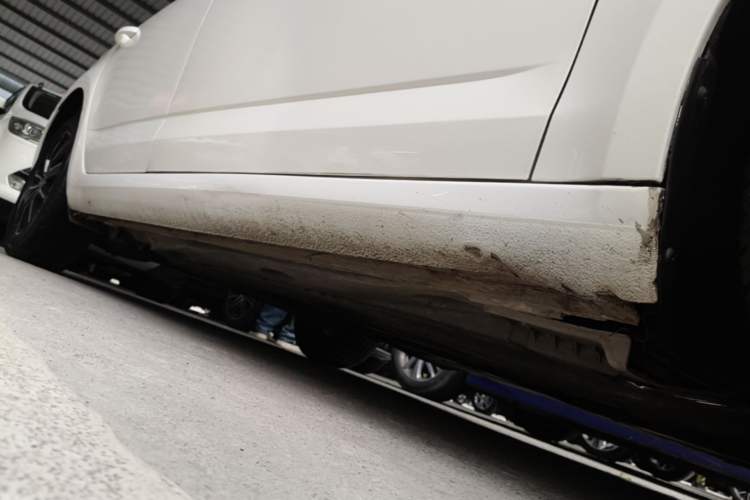 Used Skoda Octavia 2017 TSI280 DSG Smart Drive Edition Right Side Sill