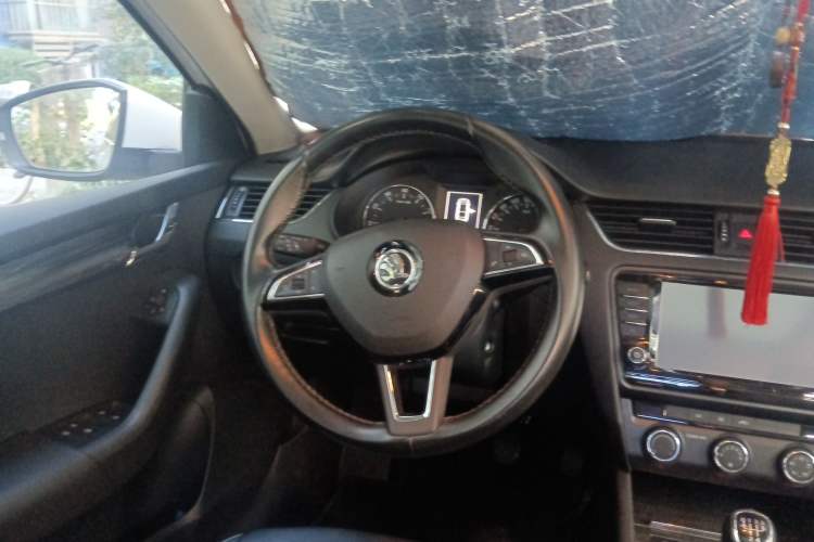 Used Skoda Octavia 2017 1.6L Manual Smart Drive Edition Steering Wheel