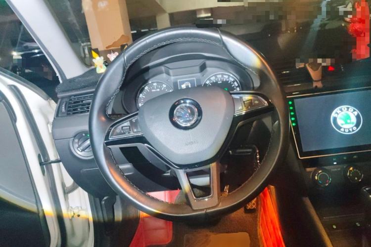 Used Skoda Octavia 2017 1.6L Automatic Smart Drive Edition Steering Wheel