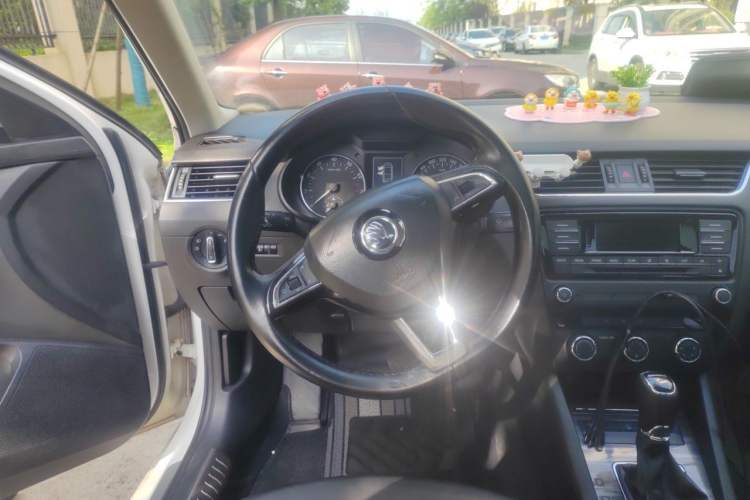 Used Skoda Octavia 2017 1.6L Automatic Smart Drive Edition Steering Wheel