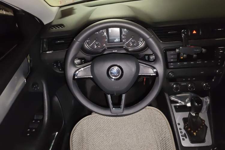 Used Skoda Octavia 2017 1.6L Automatic Chuanxing Edition Steering Wheel
