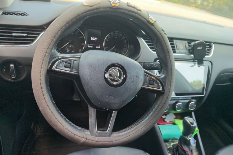 Used Skoda Octavia 2017 1.6L Automatic Smart Drive Edition Steering Wheel
