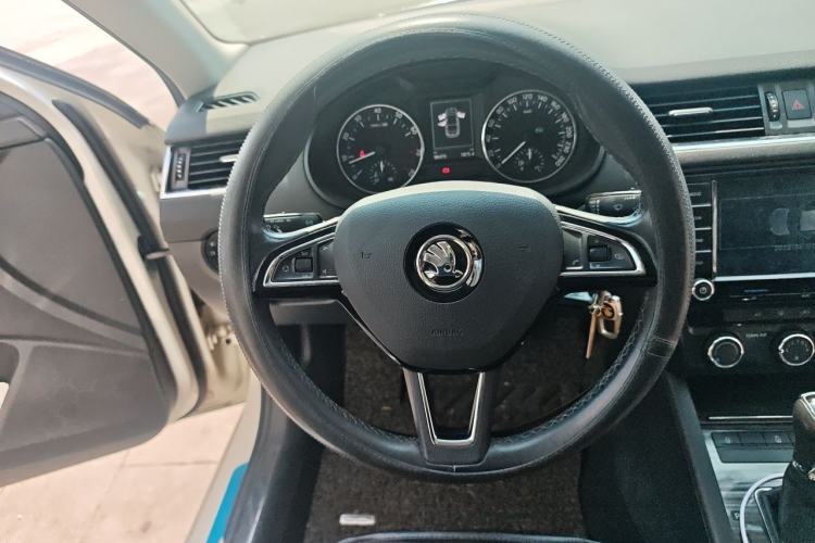 Used Skoda Octavia 2017 1.6L Automatic Smart Drive Edition Steering Wheel
