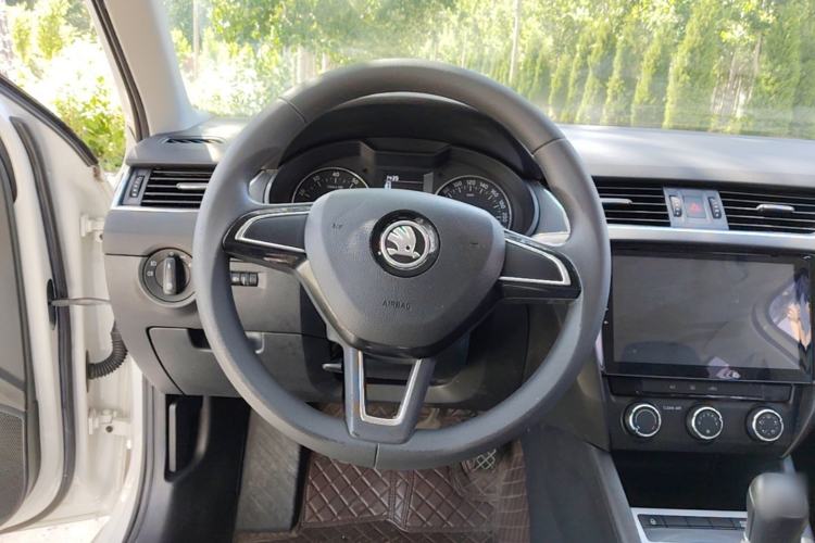 Used Skoda Octavia 2017 1.6L Manual Trend Edition Steering Wheel