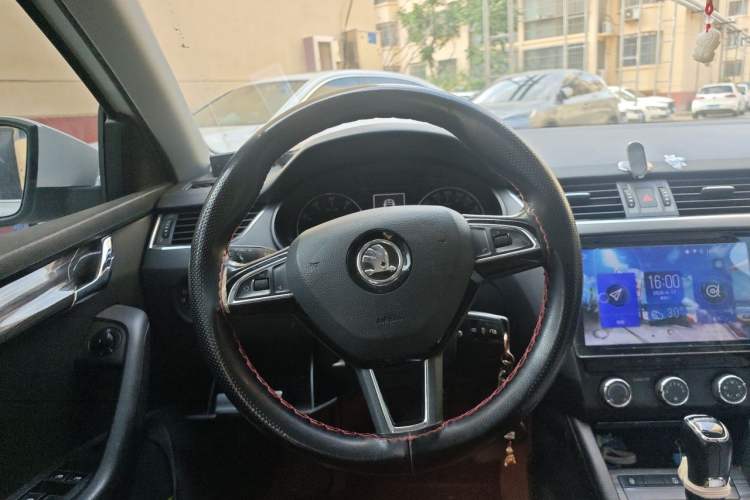 Used Skoda Octavia 2017 1.6L Automatic Smart Drive Edition Steering Wheel