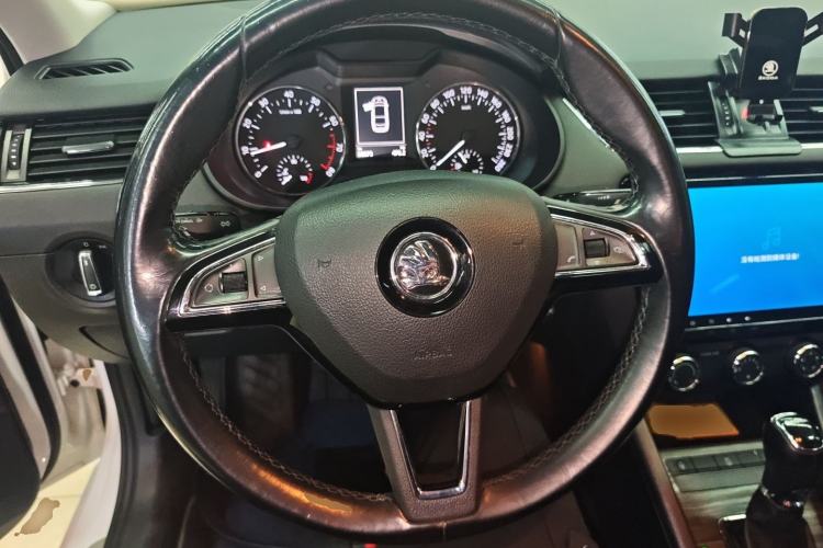 Used Skoda Octavia 2017 1.6L Automatic Smart Drive Edition Steering Wheel