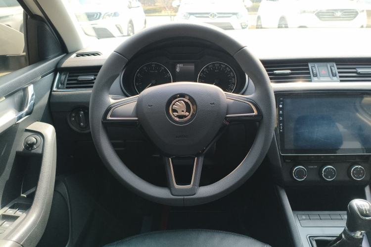 Used Skoda Octavia 2017 Classic Model 1.6L Manual Comfort Edition Steering Wheel