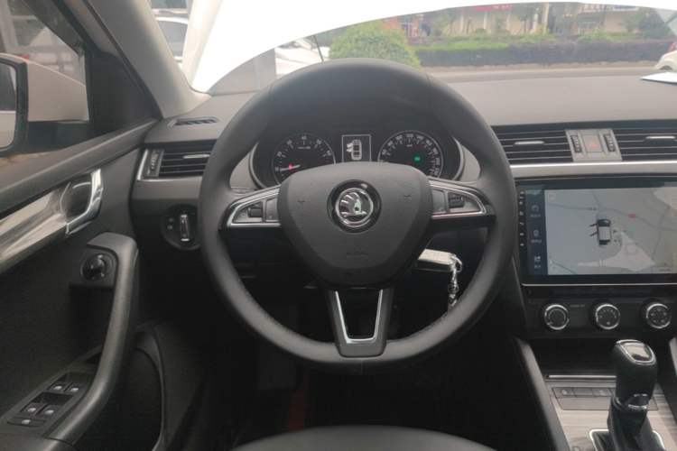 Used Skoda Octavia 2017 1.6L Automatic Smart Drive Edition Steering Wheel
