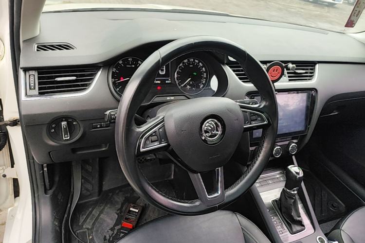 Used Skoda Octavia 2017 1.6L Automatic Smart Drive Edition Steering Wheel