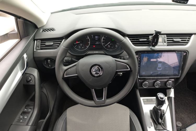 Used Skoda Octavia 2017 1.6L Automatic Chuanxing Edition Steering Wheel