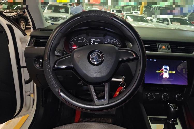 Used Skoda Octavia 2017 1.6L Automatic Front-Wheel Drive Model Steering Wheel