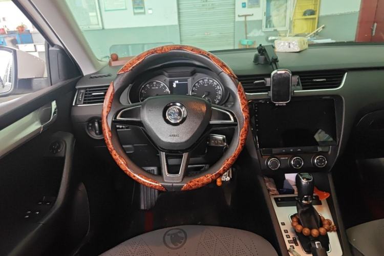 Used Skoda Octavia 2017 1.6L Automatic Chuanxing Edition Steering Wheel