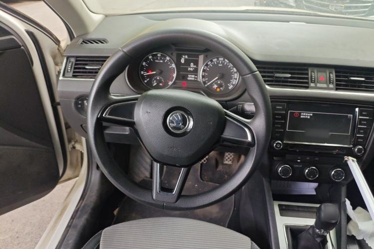 Used Skoda Octavia 2017 1.6L Manual Trend Edition Steering Wheel