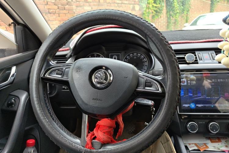 Used Skoda Octavia 2017 1.6L Manual Smart Drive Edition Steering Wheel