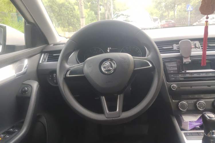 Used Skoda Octavia 2017 1.6L Automatic Chuanxing Edition Steering Wheel
