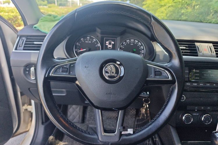 Used Skoda Octavia 2017 1.6L Automatic Smart Drive Edition Steering Wheel