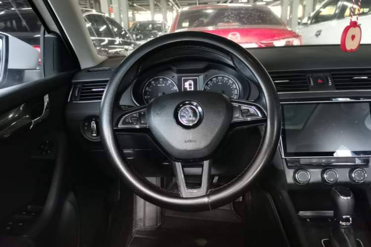 Used Skoda Octavia 2017 1.6L Automatic Smart Drive Edition Steering Wheel