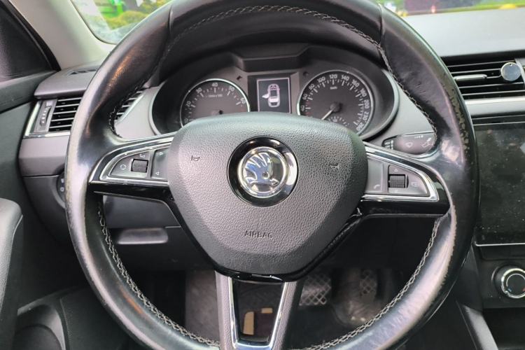 Used Skoda Octavia 2017 TSI280 DSG Smart Drive Edition Steering Wheel