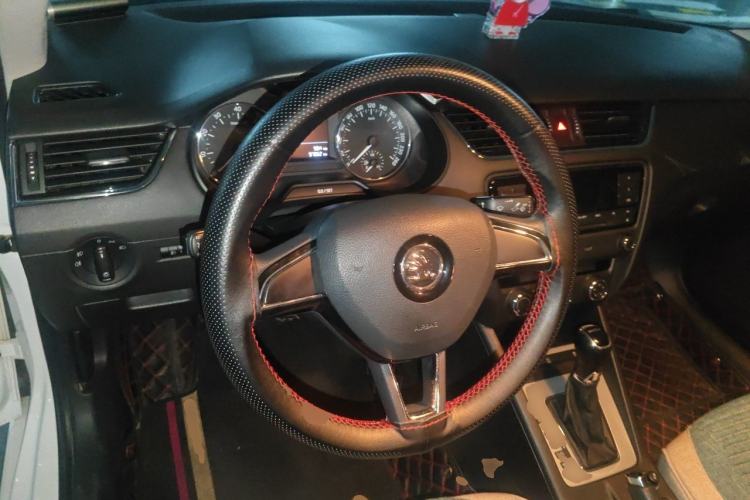 Used Skoda Octavia 2017 1.6L Automatic Chuanxing Edition Steering Wheel