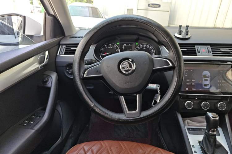 Used Skoda Octavia 2017 1.6L Automatic Chuanxing Edition Steering Wheel