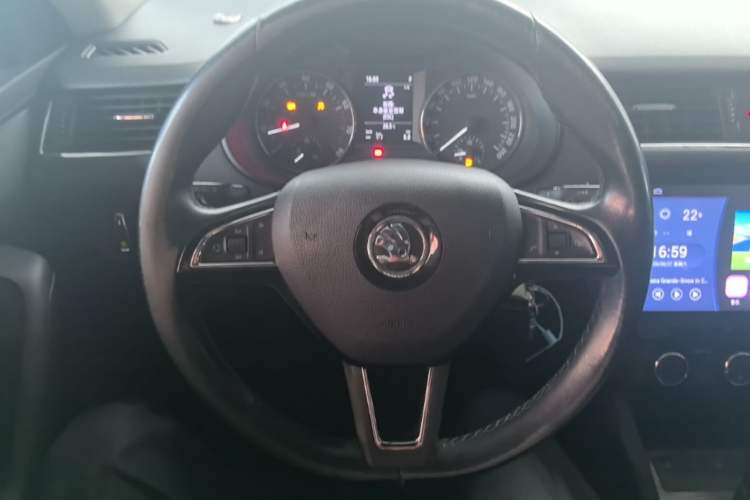 Used Skoda Octavia 2017 1.6L Automatic Smart Drive Edition Steering Wheel