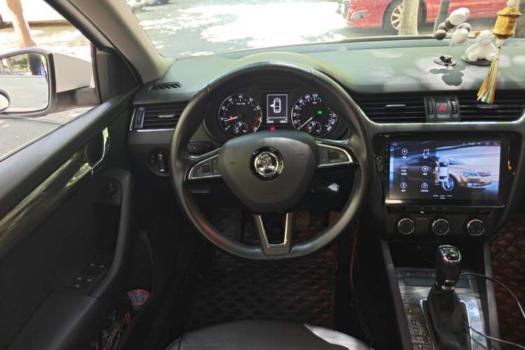 Used Skoda Octavia 2017 1.6L Automatic Smart Drive Edition Steering Wheel