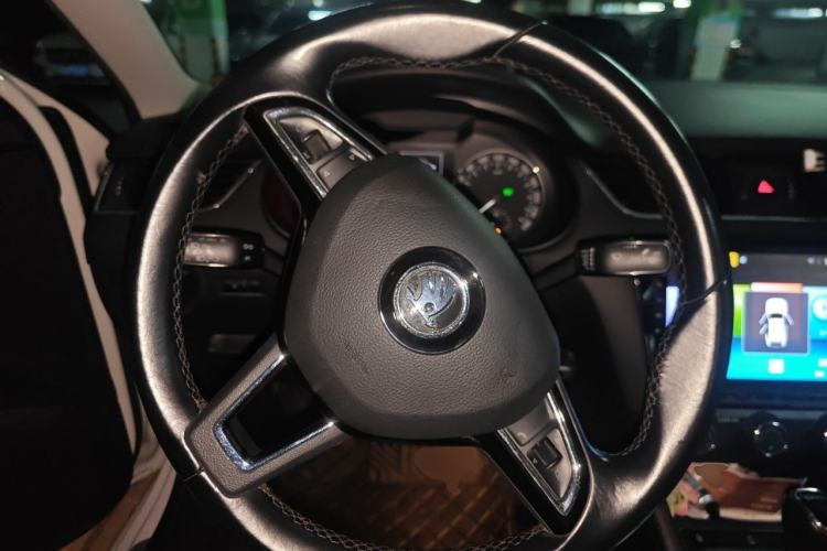 Used Skoda Octavia 2017 Classic Model 1.6L Automatic Comfort Edition Steering Wheel