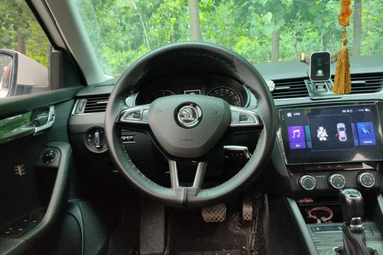 Used Skoda Octavia 2017 1.6L Automatic Smart Drive Edition Steering Wheel