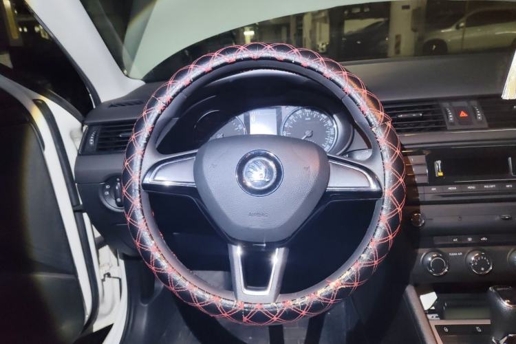 Used Skoda Octavia 2017 1.6L Automatic Chuanxing Edition Steering Wheel