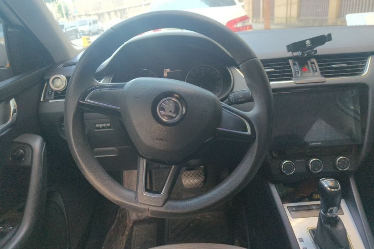 Used Skoda Octavia 2017 1.6L Automatic Chuanxing Edition Steering Wheel