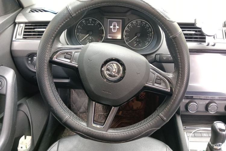 Used Skoda Octavia 2017 1.6L Automatic Smart Drive Edition Steering Wheel