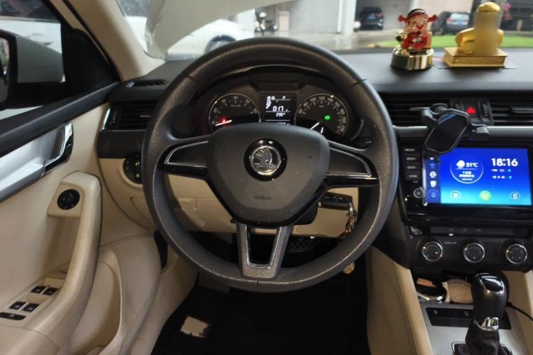 Used Skoda Octavia 2017 1.6L Automatic Front-Wheel Drive Model Steering Wheel