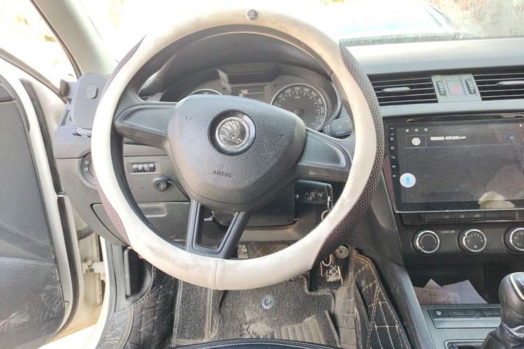 Used Skoda Octavia 2017 Classic Model 1.6L Manual Standard Edition Steering Wheel