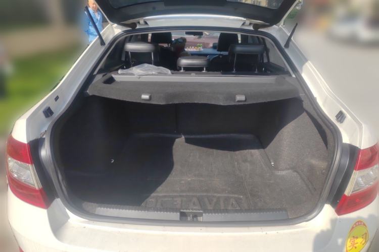 Used Skoda Octavia 2017 1.6L Automatic Smart Drive Edition Trunk