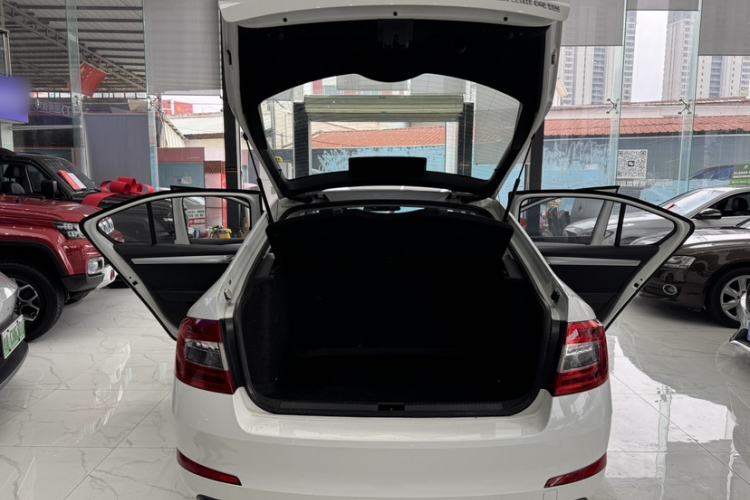 Used Skoda Octavia 2017 1.6L Automatic Chuanxing Edition Trunk