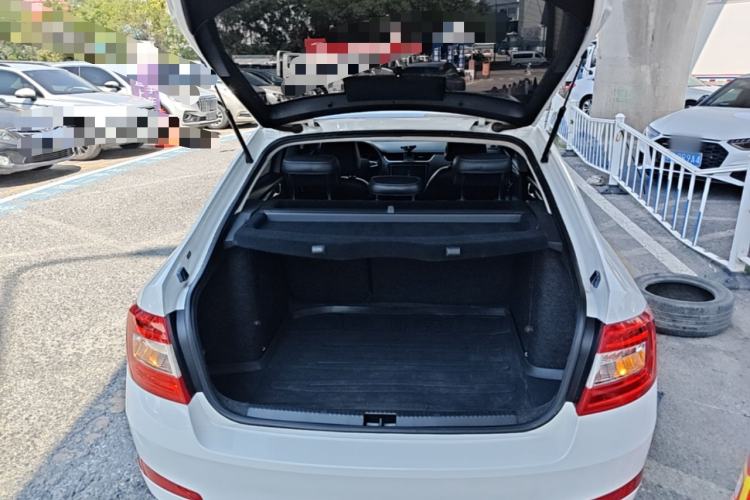 Used Skoda Octavia 2017 1.6L Automatic Smart Drive Edition Trunk